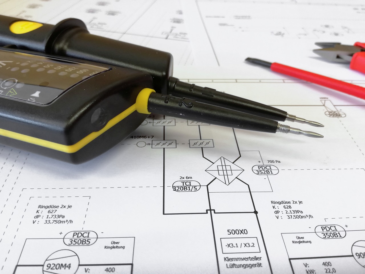 Elektroschaltplan mit Messgerät